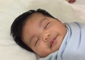 Молодой папа научился убаюкивать своего трёхмесячного малыша за 40 секунд